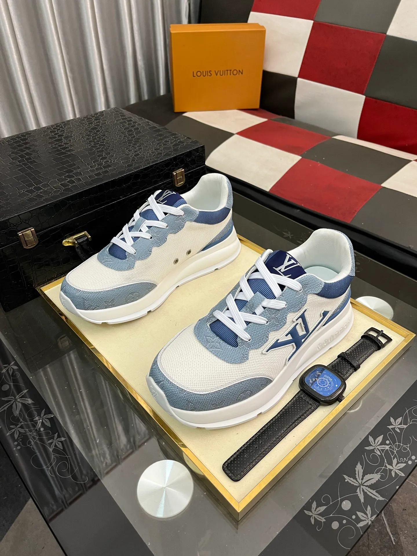 Men's shoes 💰458⌚️⌚️【LOUlS VUlTTON】Louis Vuitton ~ unique and casual style. LV counter purchasing 🏃casual shoes😍😍 are on sale at the men's counter at the same time. Italian imported brands select top-layer Italian cowhide. 🐑Sheepskin lining (refuses to discolor and grind feet) Sole: Original sole specially provided by the original factory 🎬Better in kind Code number: 38-443⃣️Color selection